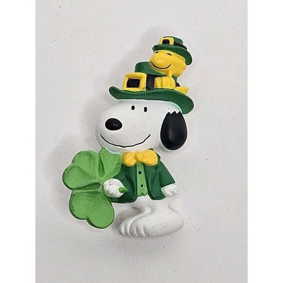 Hallmark St Patrick's Day Snoopy And Woodstock Shamrock Brooch Pin Jewelry - Picture 1 of 5